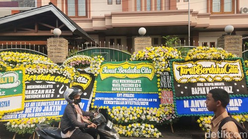 Karangan Bunga Hamzah Haz