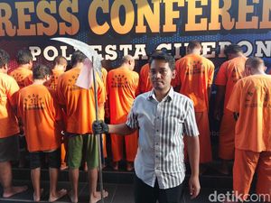 Remaja Cirebon Bawa Sabit Kematian dari Kuburan untuk Tawuran