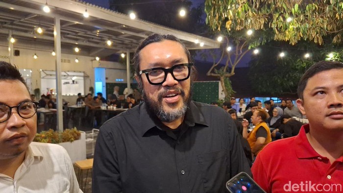Ketua DPD PDI Perjuangan Jawa Barat, Ono Surono saat wawancara bersama awak media.