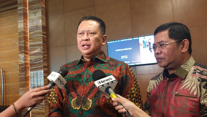 Ketua MPR RI Bambang Soesatyo dan Ketua Umum Junaidi Abdillah di Rakernas APERSI 2024