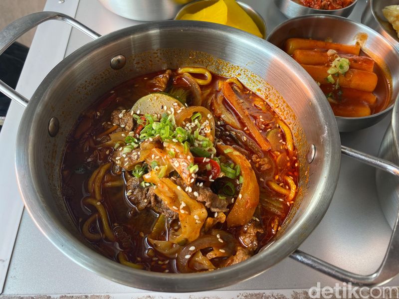 Koryo Jjampong: Restoran Korea bergaya ala Pasar Gwangjang di Korea.