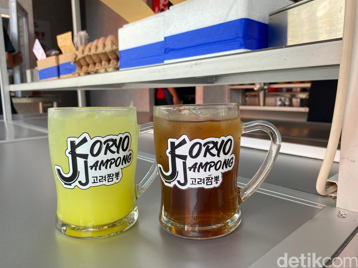 Koryo Jjampong Koryo Jjampong: Restoran Korea bergaya ala Pasar Gwangjang di Korea.
