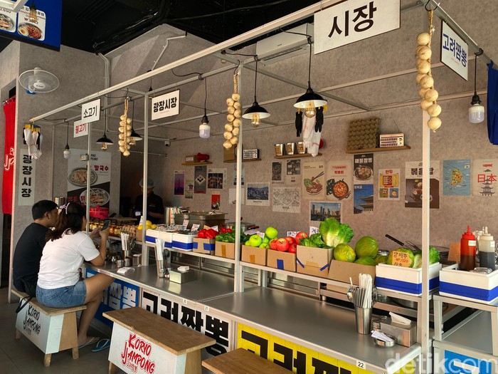 Koryo Jjampong Koryo Jjampong: Restoran Korea bergaya ala Pasar Gwangjang di Korea.