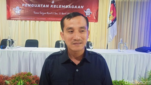 Divisi Sosialisasi, Pendidikan Pemilih, Partisipasi Masyarakat dan SDM KPU Karangasem, I Kadek Sukara (foto: I Wayan Selamat Juniasa)