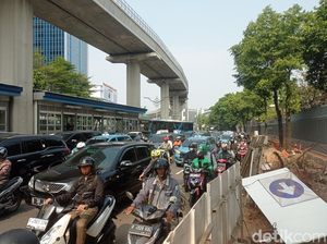Lalin di Kuningan Jaksel Macet Lagi Imbas Proyek Galian Belum Rampung