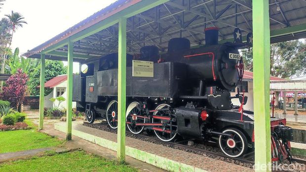 Lokomotif uap C3082 di Museum Subkoss Lubuklinggau.