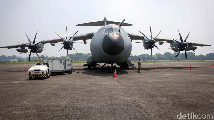 Melihat Daleman Pesawat Jumbo Airbus A400M Atlas Pesawat Airbus A400M Atlas turut dihadirkan dalam Misi Pegase 2024 di Halim Perdanakusuma, Jakarta. Yuk lihat daleman pesawat jumbo ini.