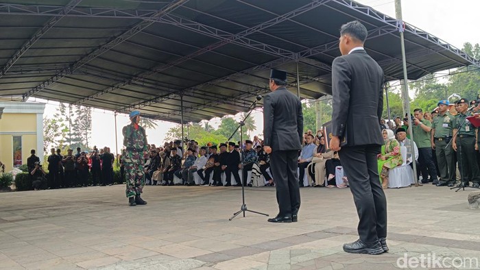 Menko Polhukam Hadi Tjahjanto pimpin upacara pemakaman Hamzah Haz