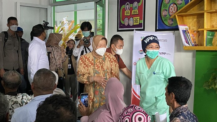 Mensos Risma gelar operasi katarak gratis