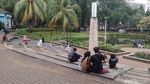Modal Kopi dan Gorengan, Bisa Nongkrong Santai Nikmati Taman Kota