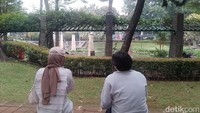 Pada akhirnya petugas mengimbau kepada pengunjung yang ingin menikmati Taman Ayodia ini untuk tertib dan tidak melanggar aturan yang sudah tertera. Dan untungnya selama ia berjaga di sini, pengunjung yang datang ke taman hingga malam hari selalu mematuhi peraturan taman. 