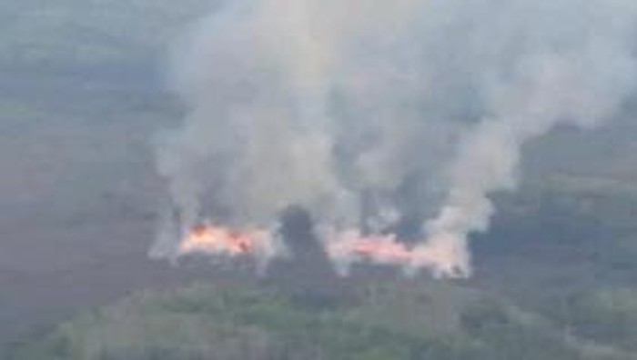 Pemadaman jalur udara dilakukan dengan water bombing di sejumlah daerah Sumsel