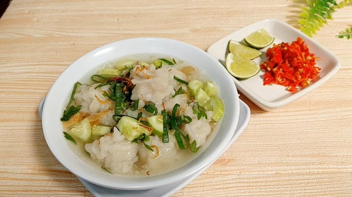 Penampakan tekwan tanpa ikan makanan khas Palembang.
