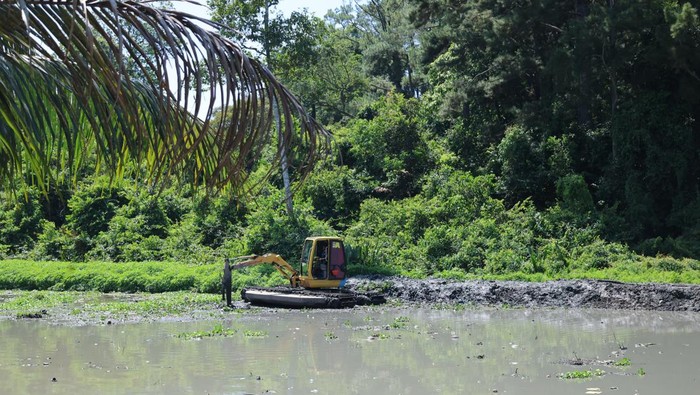 Pengerukan sungai di Alang-alang Lebar