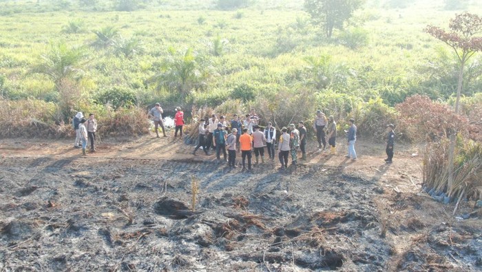 Polda Jambi dan tim gabungan karhutla mengecek lokasi kebakaran lahan di perbatasan Jambi-Sumsel