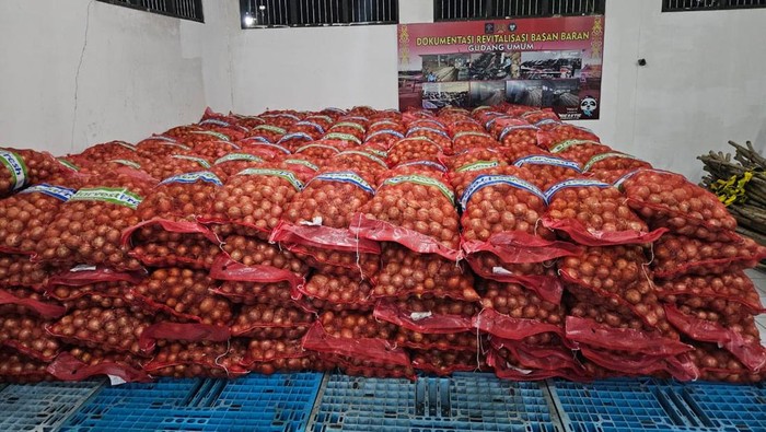Polda Kalteng ungkap kasus penyelundupan 8,4 ton bawang bombai ilegal asal Australia.