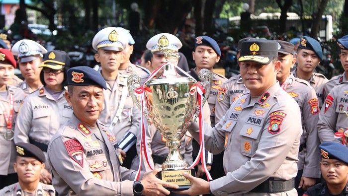 Polda Metro Jaya memberikan penghargaan kepada 11 personel yang menjuarai perlombaan Judo Kapolri Cup 2024.  Penghargaan diberikan oleh Wakapolda Metro Jaya Brigjen Djati Wiyoto Abadhy di Mapolda Metro Jaya, Jakarta, Rabu (24/7/2024).