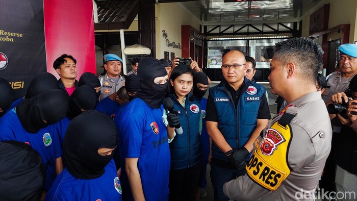 Polisi Tangkap Ibu Rumah Tangga pengedar sabu