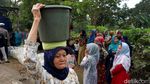 Penyaluran Bantuan Air Bersih di Mojokerto