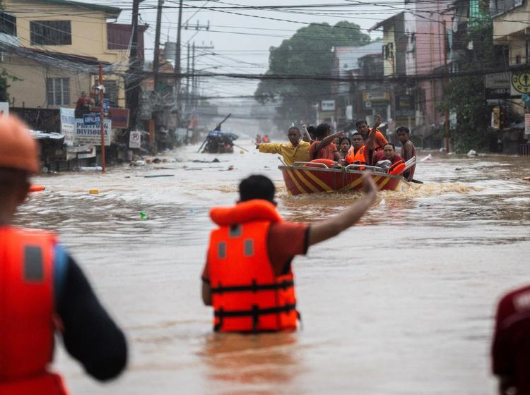Potret Jalanan di Filipina Bak Sungai Imbas Topan Gaemi