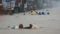 Gaemi, dengan kecepatan angin maksimum 155 kilometer per jam (96,3 mph) dan kecepatan angin hingga 190 kilometer per jam, sedang menuju Taiwan, kata badan cuaca negara Filipina.
