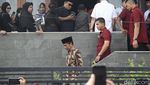 Potret Jokowi Didampingi Gibran Melayat ke Rumah Duka Hamzah Haz
