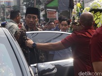 Potret Jokowi Didampingi Gibran Melayat ke Rumah Duka Hamzah Haz