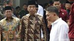 Potret Jokowi Didampingi Gibran Melayat ke Rumah Duka Hamzah Haz