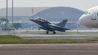Jet tempur dari Prancis ini mampu terbang dengan kecepatan maksimal 1,8 Mach atau sekitar 2.205 kilometer per jam. Selain itu, jet tempur ini mampu terbang di ketinggian hingga 15 ribu meter.  