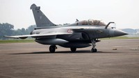 Rafale dilengkapi sistem bantuan-pertahanan terintegrasi bernama SPECTRA, yang bisa melindungi pesawat dari serangan udara maupun darat dengan teknologi siluman virtual berbasis perangkat lunak.  