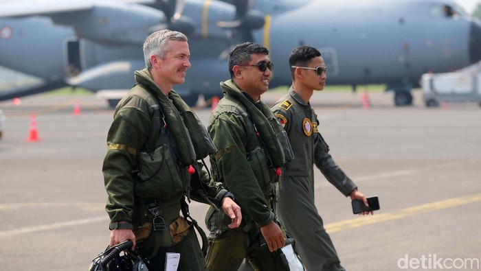 Prancis Pamer Kekuatan Udara dalam Misi Pegase 2024 di Halim Perdanakusuma TNI AU dan French Air and Space Force (FASF) gelar misi Pegase 2024. Dalam misi tersebut, AU Perancis membawa pesawat Airbus A400M Atlas dan Jet Rafale.