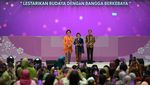 Potret Jokowi Hadiri Hari Kebaya Nasional