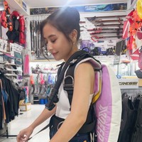 Selain mengatur pola makan, dari unggahan-unggahannya juga terlihat jika Prilly gemar berolahraga. Berbagai jenis olahraga pun sudah dicoba Prilly, mulai dari lari, diving, hingga memancing. Foto: Instagram/@prillylatuconsina96