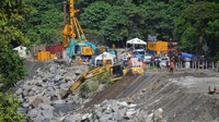 Proyek perbaikan tersebut ditargetkan selesai sepenuhnya pada 31 Oktober 2024, sehingga untuk sementara arus lalu lintas diberlakukan buka-tutup pada lima titik di kawasan tersebut. 