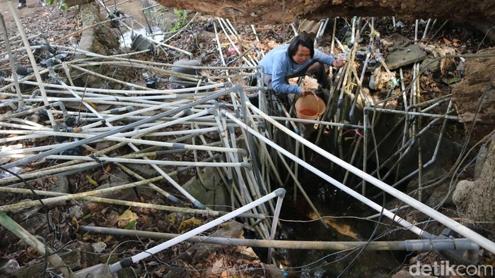 Sendang Watu Jago yang tidak pernah kering saat musim kemarau di Desa Wukirsari Kecamatan Tambakromo Pati, Rabu (24/7/2024).