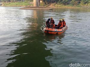 Carsidi Hilang Saat Mencari Ikan di Sungai Cimanuk Indramayu
