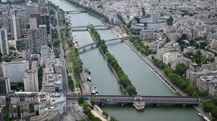 24 July 2024, France, Paris: Before the Summer Olympics, Olympia Paris 2024, view of the Seine from the Eiffel Tower. The opening ceremony will take place on the river on Friday. Photo: Sina Schuldt/dpa (Photo by Sina Schuldt/picture alliance via Getty Images)