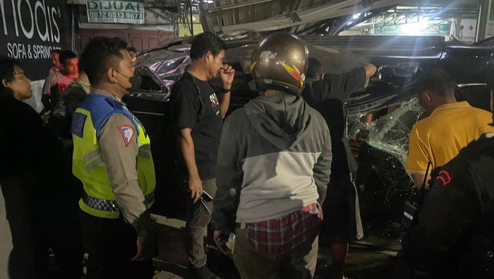 Tabrakan di Jalan Ring Road, Medan Sunggal. (Foto: Dok. Polrestabes Medan)