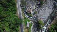 Pemerintah Provinsi Sumatera Barat mengeluarkan kebijakan melarang pendirian bangunan di daerah aliran sungai (DAS) sekitar kawasan Lembah Anai yang terdampak banjir bandang 11 Mei 2024 lalu karena berbahaya.