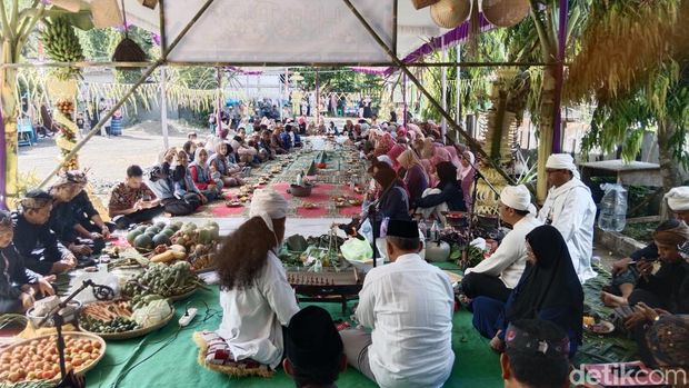 Tradisi membaca sejarah Cijulang.