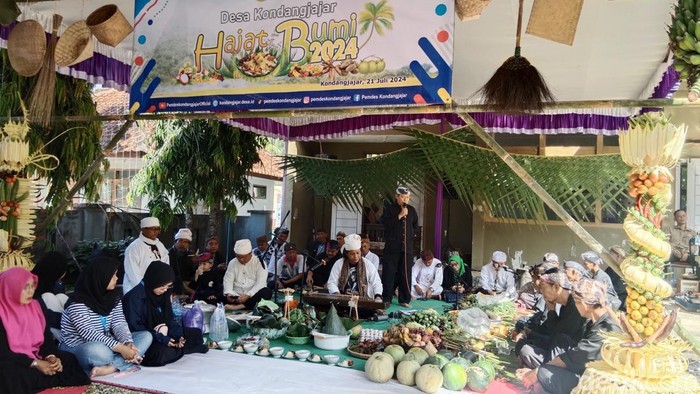 Tradisi membaca sejarah Cijulang.