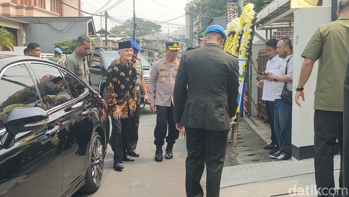 Tokoh Penting Hadiri Pemakaman Hamzah Haz di Matraman, dari Try Sutrisno hingga Basarah