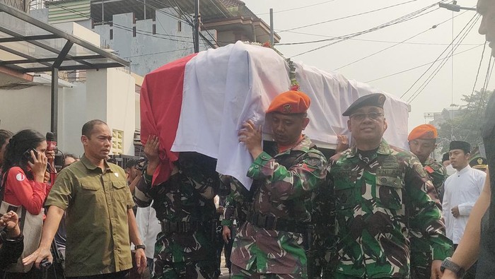 Perjalanan Terakhir Sang Legenda: Persemayaman Antar Hamzah Haz Menuju Tempat Peristirahatan Abadi di Bogor