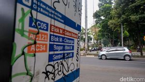 Vandalisme Rusak Estetika Bus Stop Jalan Pattimura Jaksel