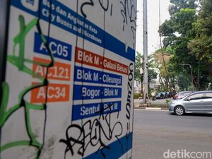 Vandalisme Rusak Estetika Bus Stop Jalan Pattimura Jaksel