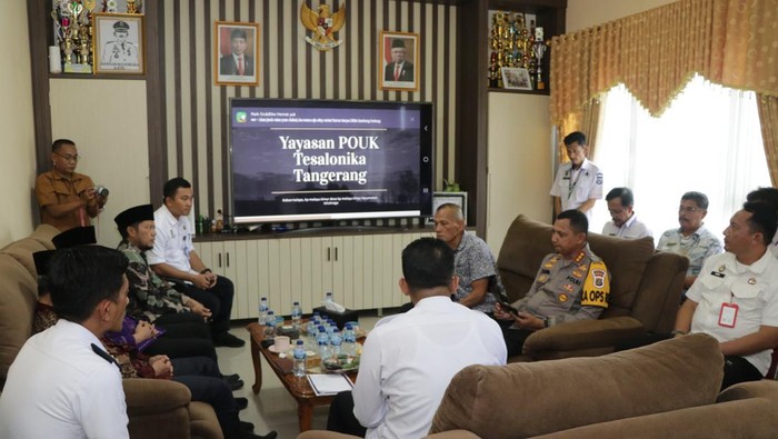 Video sejumlah warga mengusir ibadah jemaat di Teluknaga, Tangerang, viral di medsos. Polisi menyebut video itu sudah lama dan kasusnya sudah dimediasi. (dok Istimewa)