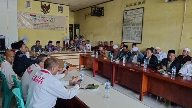 Video sejumlah warga mengusir ibadah jemaat di Teluknaga, Tangerang, viral di medsos. Polisi menyebut video itu sudah lama dan kasusnya sudah dimediasi. (dok Istimewa)