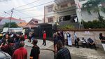 Warga dan Kerabat Mulai Berdatangan di Rumah Duka Hamzah Haz