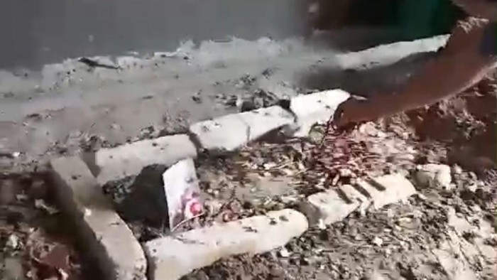 Warga Sumur Bandung, Kecamatan Jayanti, Kabupaten Tangerang dihebohkan dengan keberadaan makam Nyi Roro Kidul di dalam rumah seorang perempuan bernama Nurheni.