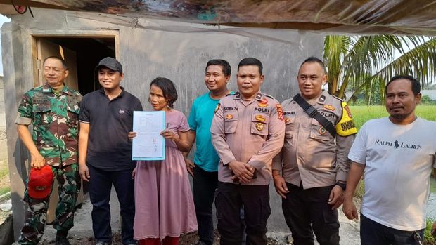 Warga Sumur Bandung, Kecamatan Jayanti, Kabupaten Tangerang dihebohkan dengan keberadaan 'makam Nyi Roro Kidul' di dalam rumah seorang perempuan bernama Nurheni.